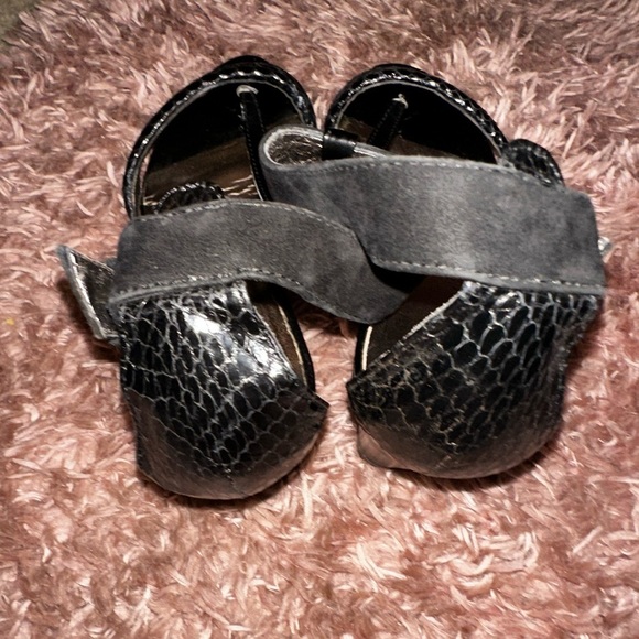 Donald J. Pliner Black snack print Strappy Women's Heels 9 party wedding - Picture 7 of 16